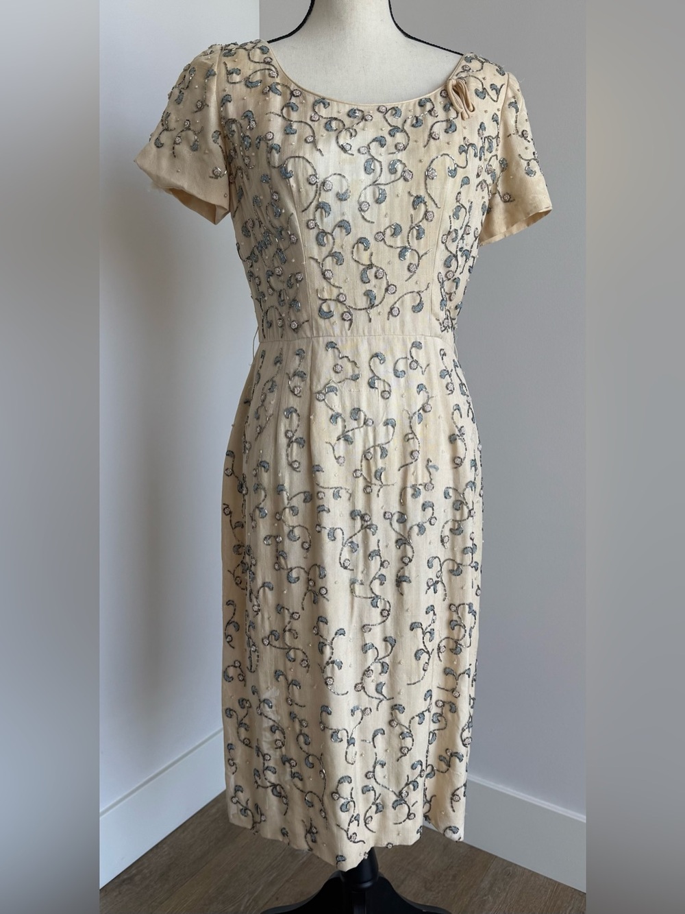 VINTAGE 1960s BEADED SHEATH DRESS A beautiful vintage early 1960s sheath dress